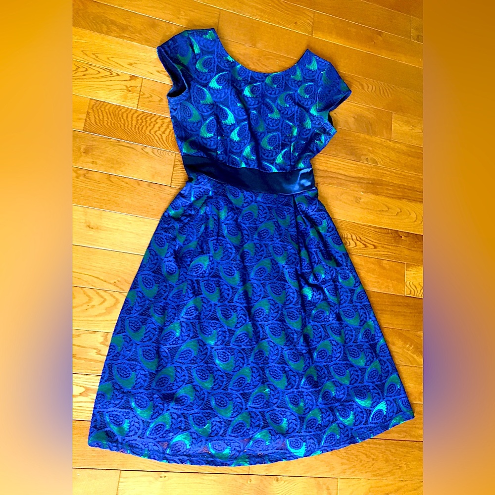 Beautiful lace dress casual or dressy great for grad prom wedding summer